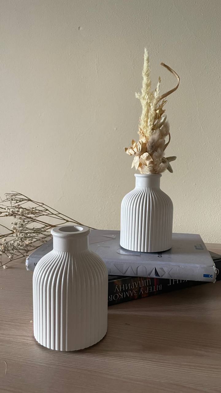 Ribbed Texture Gypsum Vase — Elegant Minimalist Decor