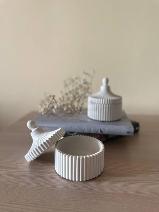 Ribbed Round Box Planter with Lid